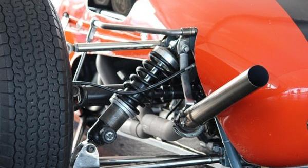 Visszalép, de nem tűnik el az Aston Martin kulcsembere