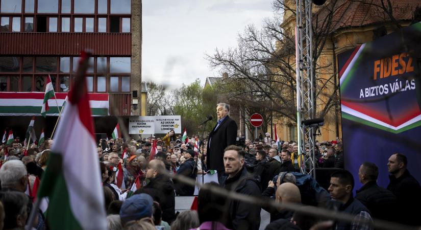 Füttykoncerttel, mocskosfideszezéssel fogadták Orbán Viktort Hódmezővásárhelyen, a miniszterelnök visszaszólt