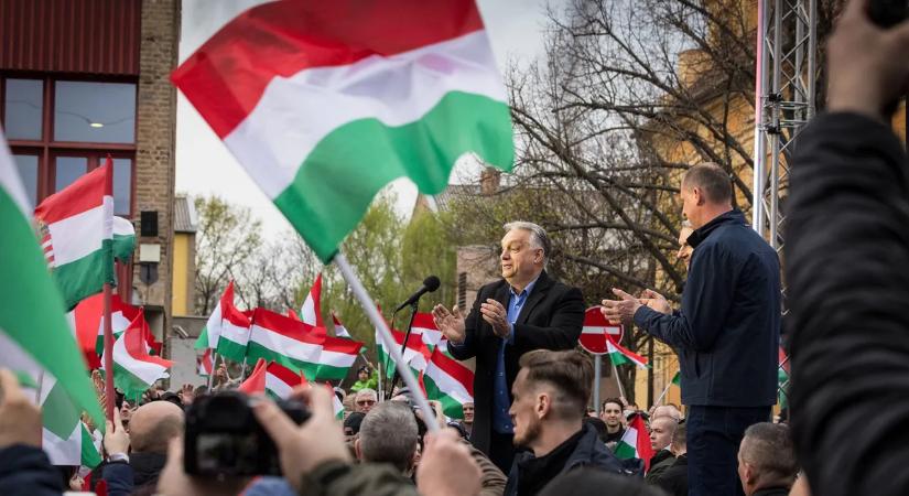 Fotón a bizonyíték! Ennyien voltak Orbán Viktor beszédén, és ennyien a tiszás gyűlésen