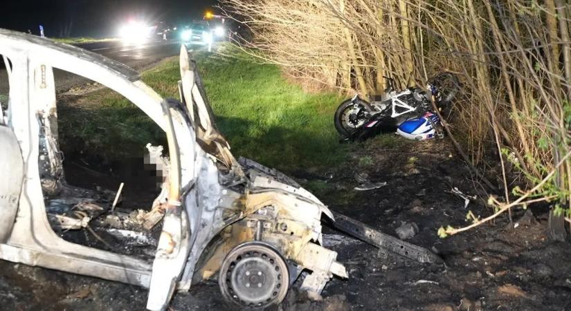 Horrorbaleset Rábahídvégnél: őznek, aztán lángoló kocsinak csapódott a motoros – tucatnyian gyászolják Zolit