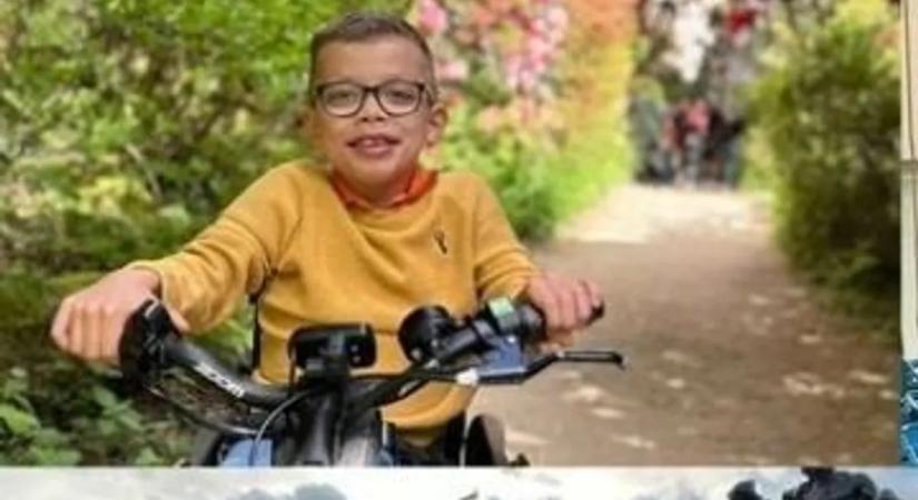 18 hónaposan lebénult egy ritka betegség miatt – évekkel később újabb csapás érte a kisfiút