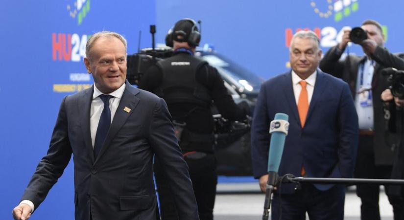 Tusk szerint senkit nem lep meg, hogy Orbán emberei részletesen tájékoztatják Moszkvát