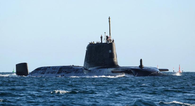 Brit nukleáris tengeralattjáró járőrözik az Arab-tengeren
