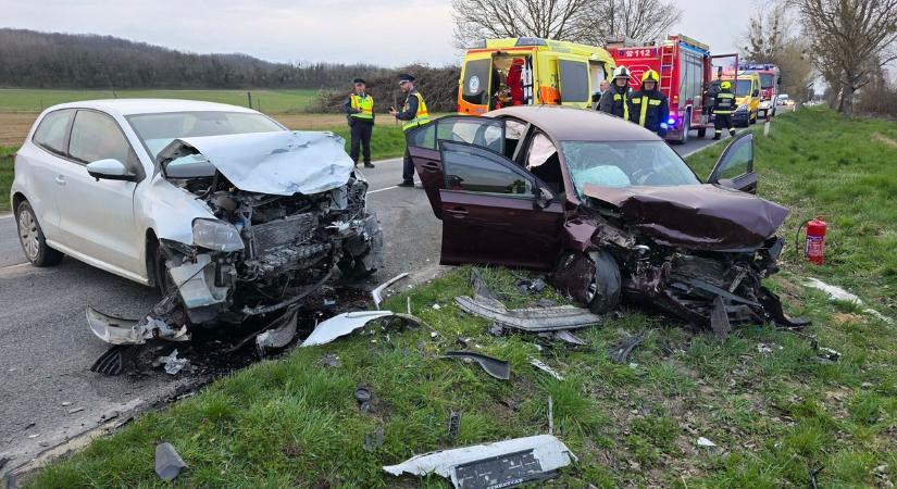 Frontális ütközés: súlyos baleset történt a zalai úton!