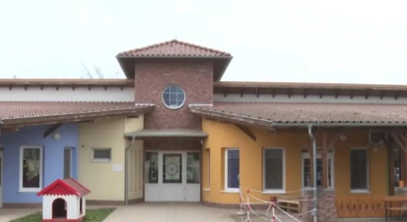 Bugyiban dolgozott a tótkomlósi bölcsőde vezetője, feljelentést tett a polgármester