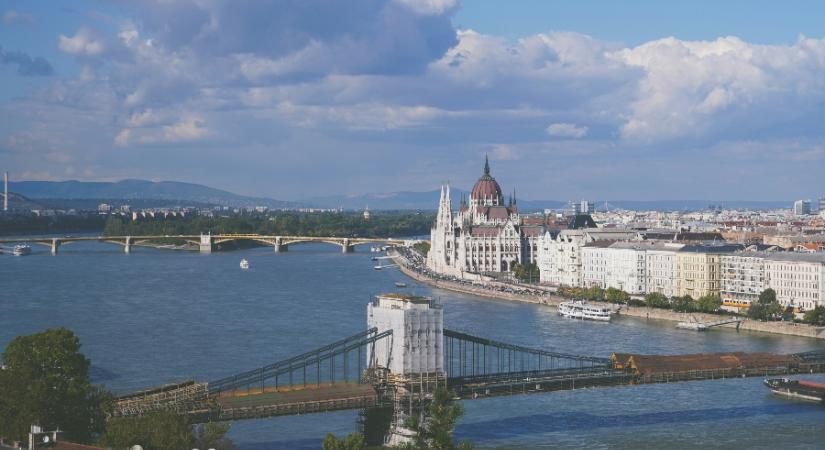 Addig örüljünk a napsütésnek, ameddig a felhők közbe nem szólnak