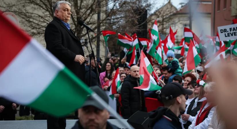 „Nagyon jól esett kimondani azt, hogy mocskos Fidesz” – Orbán Viktor Hódmezővásárhelyre ment visszahódítani a várost, felemás sikerrel