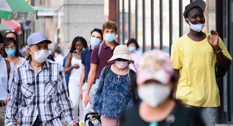 Amerikában millióknak fizetik vissza a Covid-járvány alatt kiszabott bírságokat