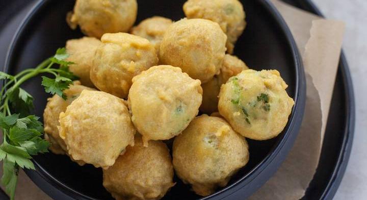Zöldborsós burgonyakrokett aranybarnára sütve: kívül ropogós, belül puha