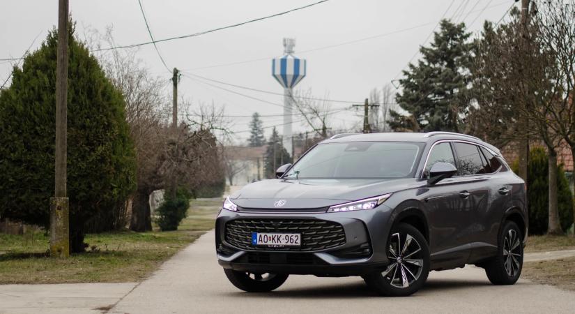 Kinek éri meg kifizetni a konnektoros változat felárát? Teszten a hibrid MG HS!