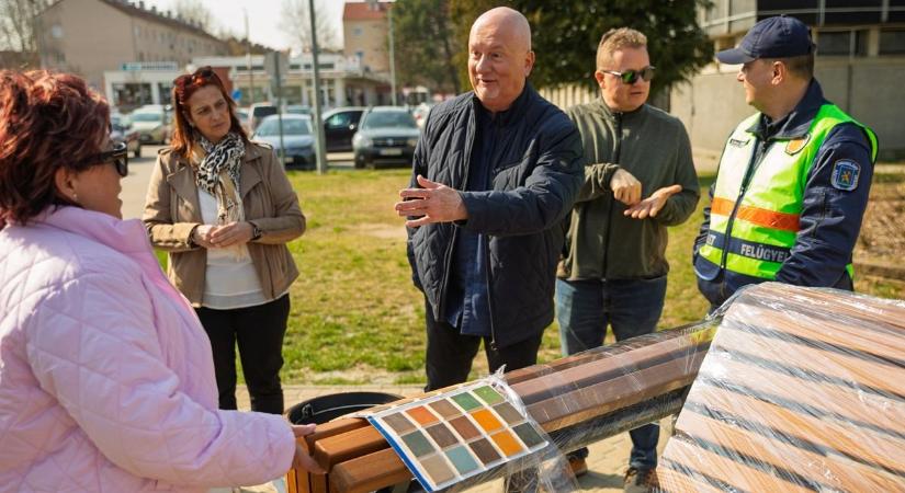 Kiderült, milyen bútorokat helyeznek el az oroszlányi Malom-tó körül