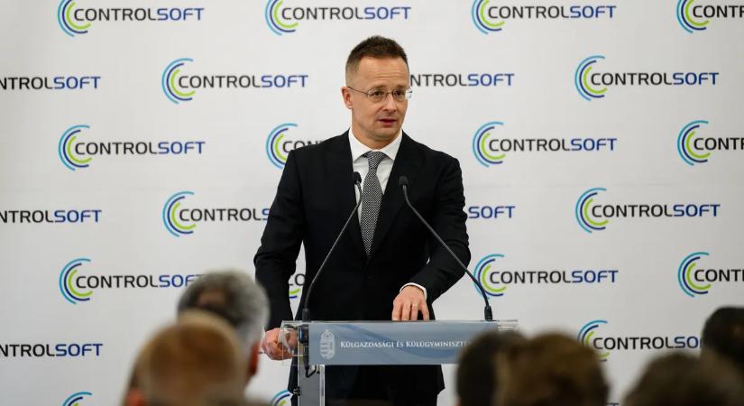 Külföldi titkosszolgálati akció indult Szijjártó Péter ellen, egy magyar újságíró is nyakig benne van