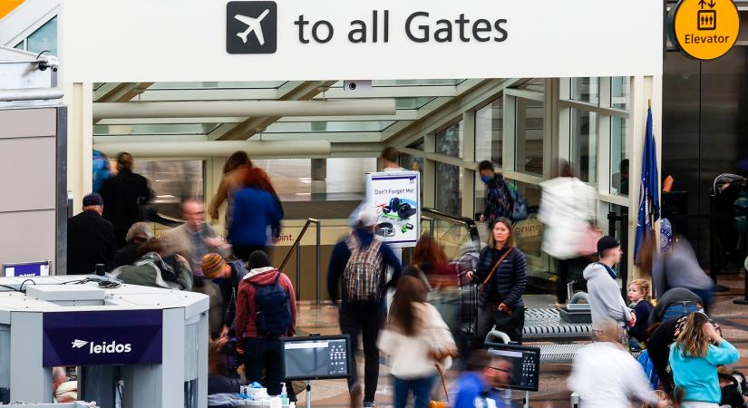 Drasztikus lépést tett Trump: ICE-ügynökök lepik el a reptereket