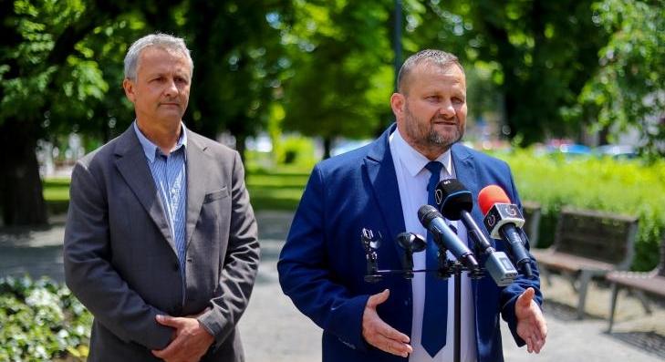 Felfedte lapjait Szabó Zsolt jobbikos kihívója 