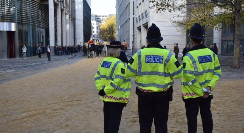 Antiszemita támadás: londoni zsingóga előtt gyújtottak fel több mentőautót