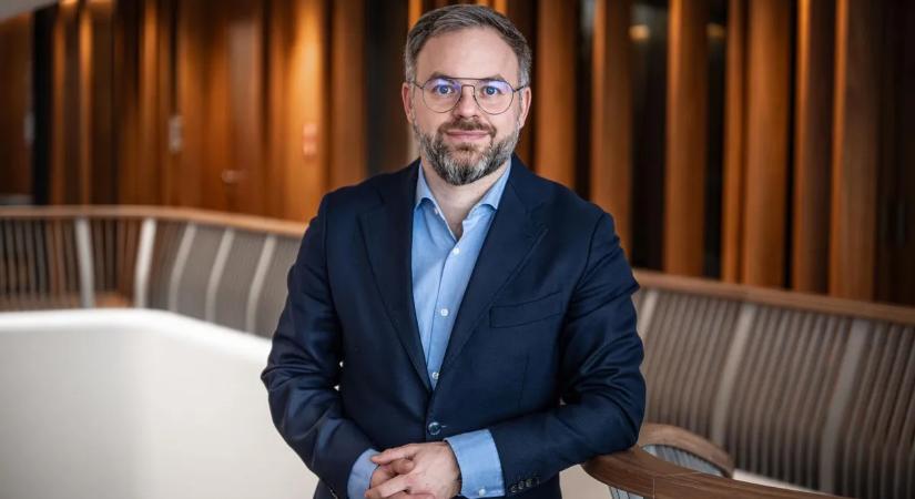 Felháborító! Lebukott az ellenzéki újságíró – külföldi titkosszolgálati akcióban vesz részt