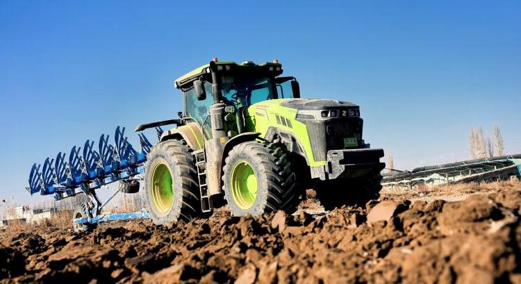 Zoomlion DV4104 – felfelé bővül a kínai hibridtraktor széria