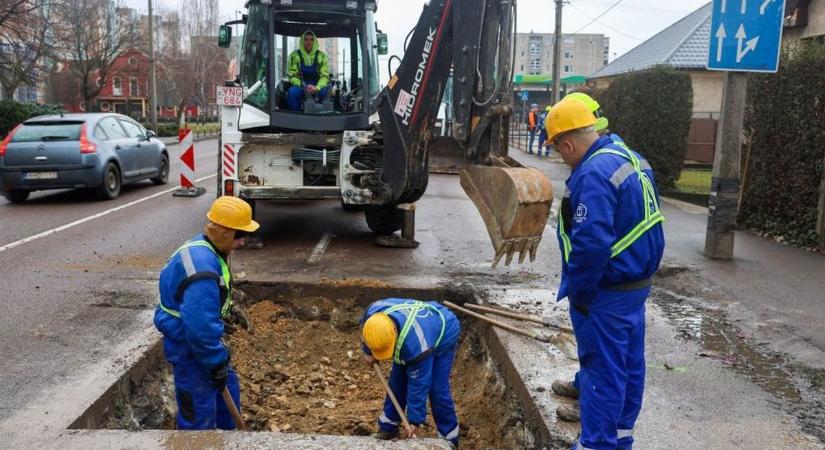 Újabb utakon végez vezetékcseréket a vízmű Egerben