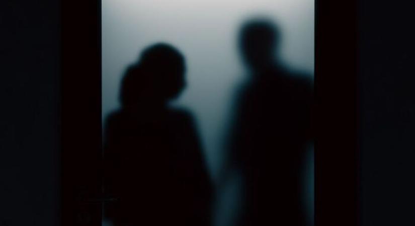 Durva szerelmi ügy: szörnyű dolgokkal fenyegette és zsarolta volt partnerét a vasi férfi