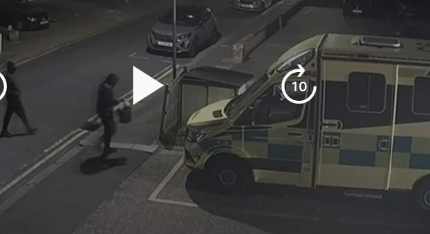 Zsidó mentőszolgálat autóit gyújtották fel Londonban