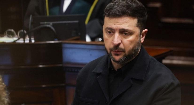 Zelenszkij már csak papíron rendelkezik többséggel a parlamentben