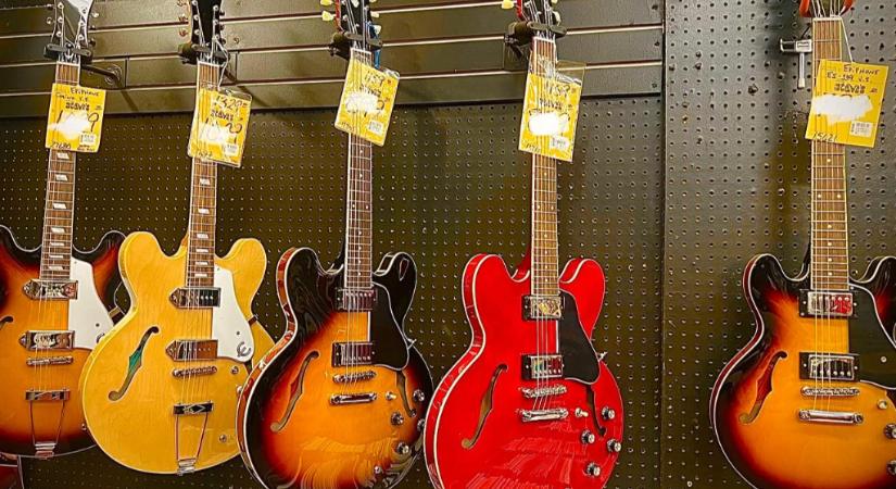 Rekordok a romokon: miközben dübörög a zeneipar, eltűnnek a helyek, ahol megszületik a zene