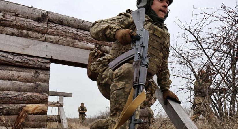 Még az anyósukat is feleségül vennék a férfiak, csak elkerüljék a háborút – ilyen az élet a Nyíregyházától pár órára lévő Ukrajnában