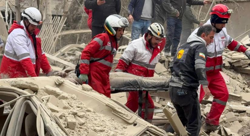 Irán amerikai bázisok elleni csapásokkal fenyeget a Hormuzi-szoros ultimátumának lejártakor