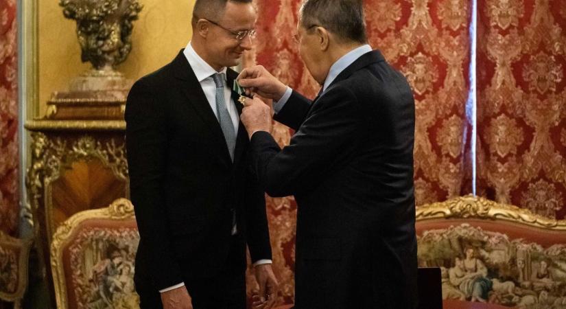 „Hello, Szergej, itt Péter" – kiszivárgott Szergej Lavrov és Szijjártó Péter egy bizalmas telefonbeszélgetése – Panyi Szabolcs visszavág: Az oknyomozó cikkem a finisben van