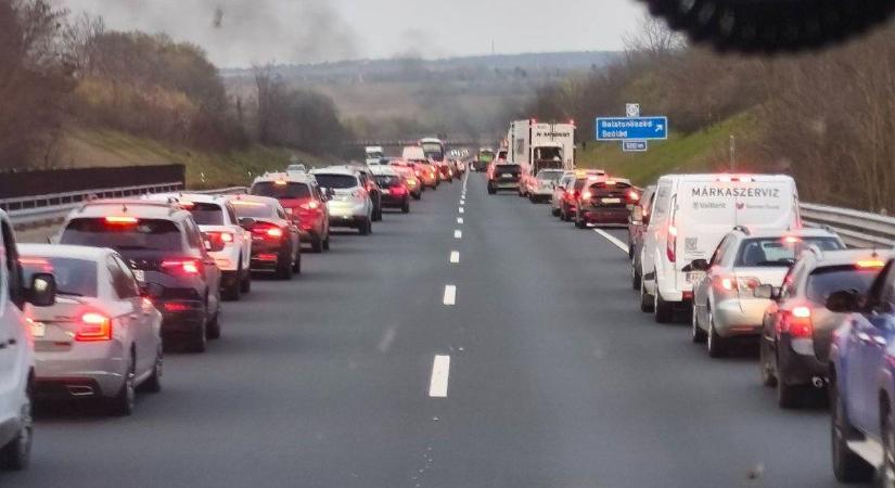 Brutális ütközés és sérültek az M7-es autópályán! Megrázó fotók a cikkben! (galéria)