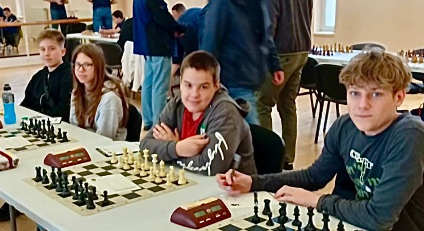 Két fordulón vannak túl a dorogi sakkozók