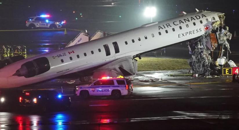 Tűzoltóautóval ütközött az Air Canada gépe a New York-i LaGuardia reptéren, a pilóta és a másodpilóta meghalt