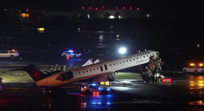 Repülőgép és földi jármű ütközött a New York-i LaGuardia repülőtéren, többen megsérültek