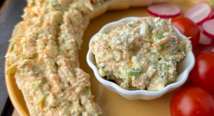 Túrókrém répával és uborkával: könnyű, vitaminban gazdag reggeli