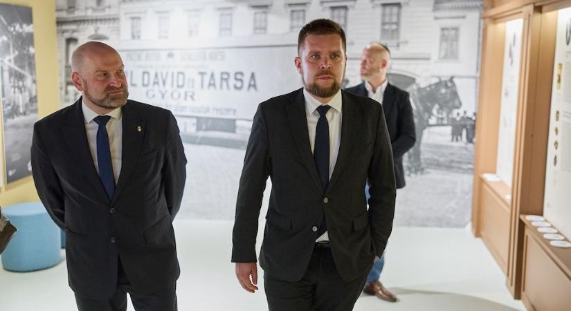 „Nem elég emlékezni, igazságot is kell szolgáltatni” – Pintér Bence a győri zsidó múlt sötét fejezeteiről beszélt