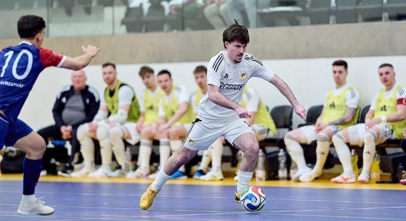 Újabb meccs előtt a DEAC futsalosai