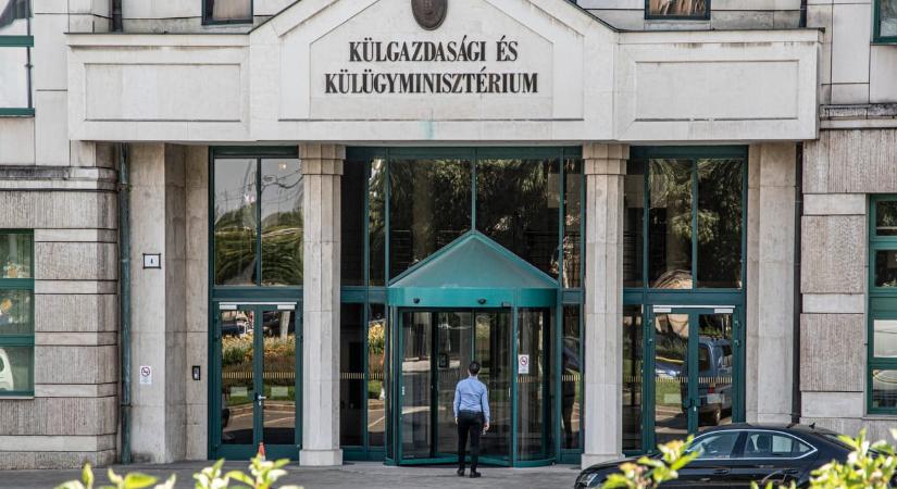 Kubatov Gábor fia főosztályvezető a külügyben, Németh Szilárd lánya Malajziából a canberrai nagykövetségre tart