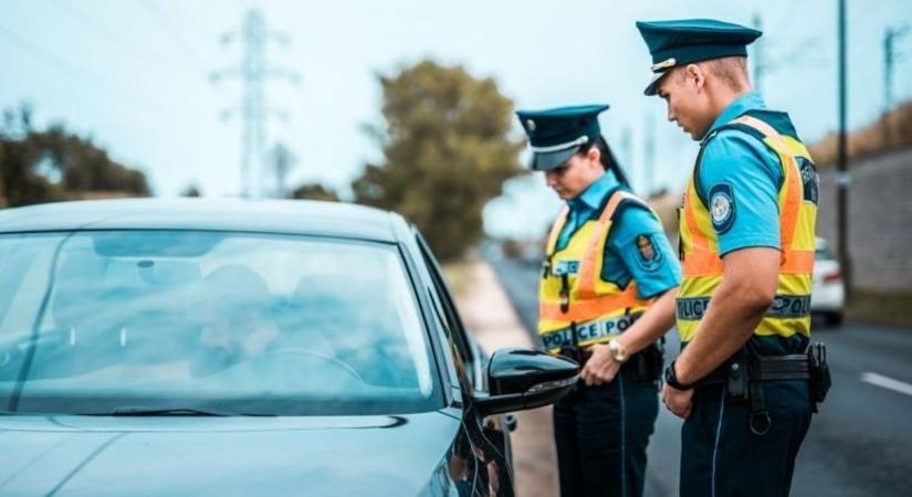 Milliókat bukhat, aki nem figyel: tényleg kötelező még a pótizzó készlet az autóban?