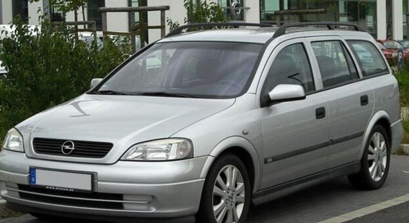 Fotókon az undor: így vittek kocsikat műszakira Szabolcsban – nagyon kiakadt a szerviz