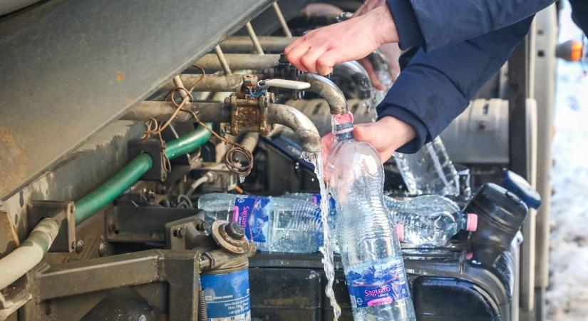 Lajtos kocsiból kapják a vizet az érintett lakók Miskolcon