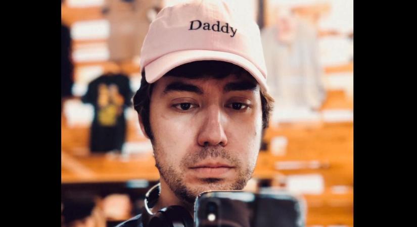 „A szó, amit most mindenki keres: hazaárulók” – Kocsis kíméletlen gyomrost vitt be a titkosszolgálati botrányba keveredett tiszás újságírónak