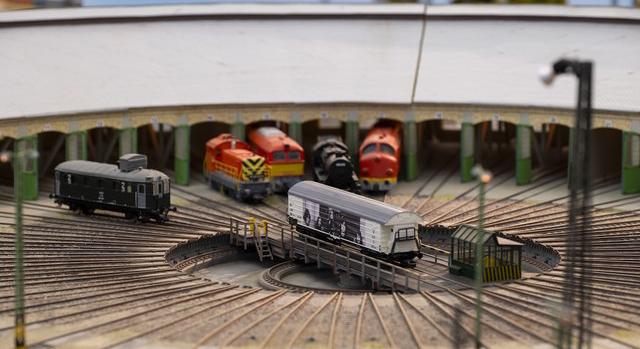 Nyilvános kiállításon látható Szörényi Szabolcs történelmi vasúti terepasztala Budapesten