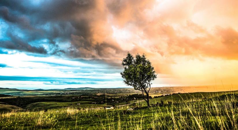 Lefújhatja a tetőt a szél? Brutális ciklon csap le csütörtöktől Magyarországra