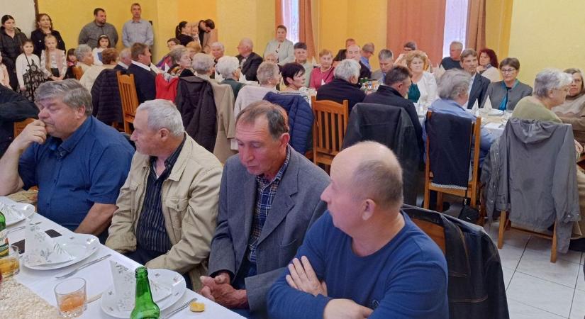 Megható pillanatok a zalai városban - így köszöntötték a szépkorúakat