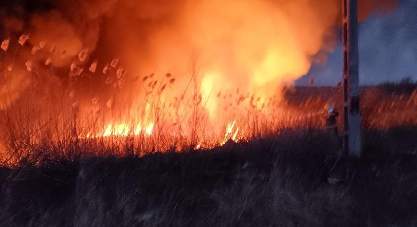 Lángok csaptak fel több településen Békésben a hétvégén