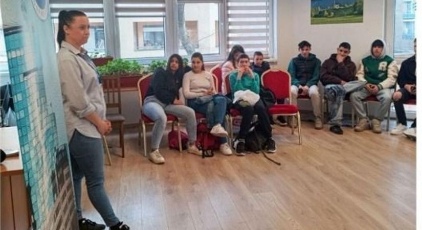 Fontos üzenetet vittek a gyerekekhez a debreceni rendőrök