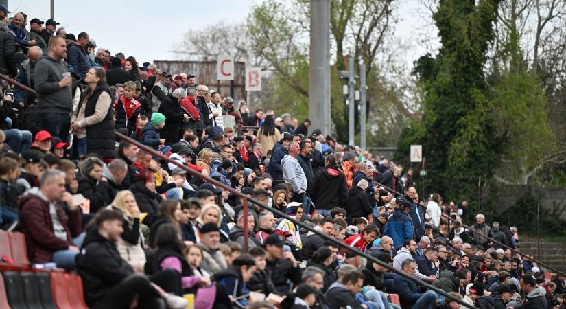 Futballünnep az NB III-ban: Annyian voltak a rangadón, hogy az NB I-ből sem lógtak volna ki - fotók