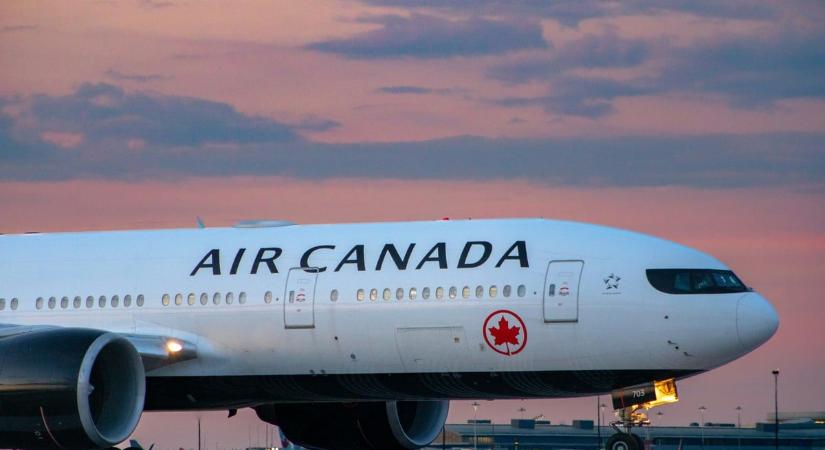 Teljesen szétroncsolódott a LaGuardián ütköző utasszállító orra, a tűzoltóautóban ülők túlélték a balesetet