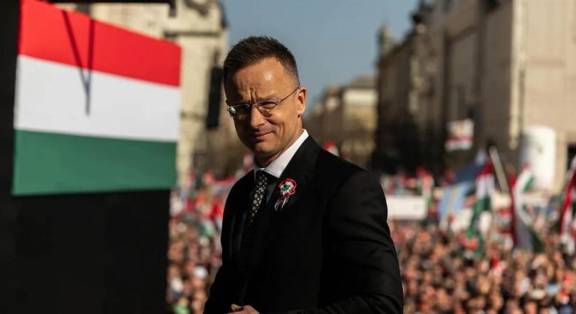 Szijjártó Péter reagált a Tiszához köthető botrányos lehallgatási ügyre