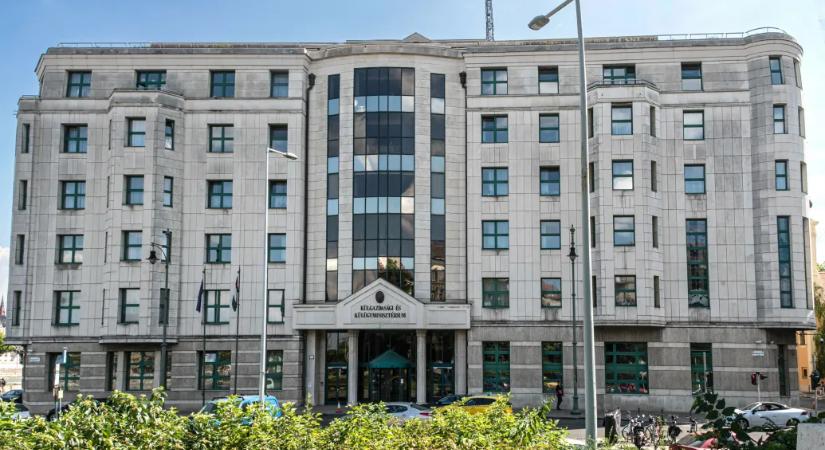 Kubatov Gábor fia főosztályvezető a külügyminisztériumban